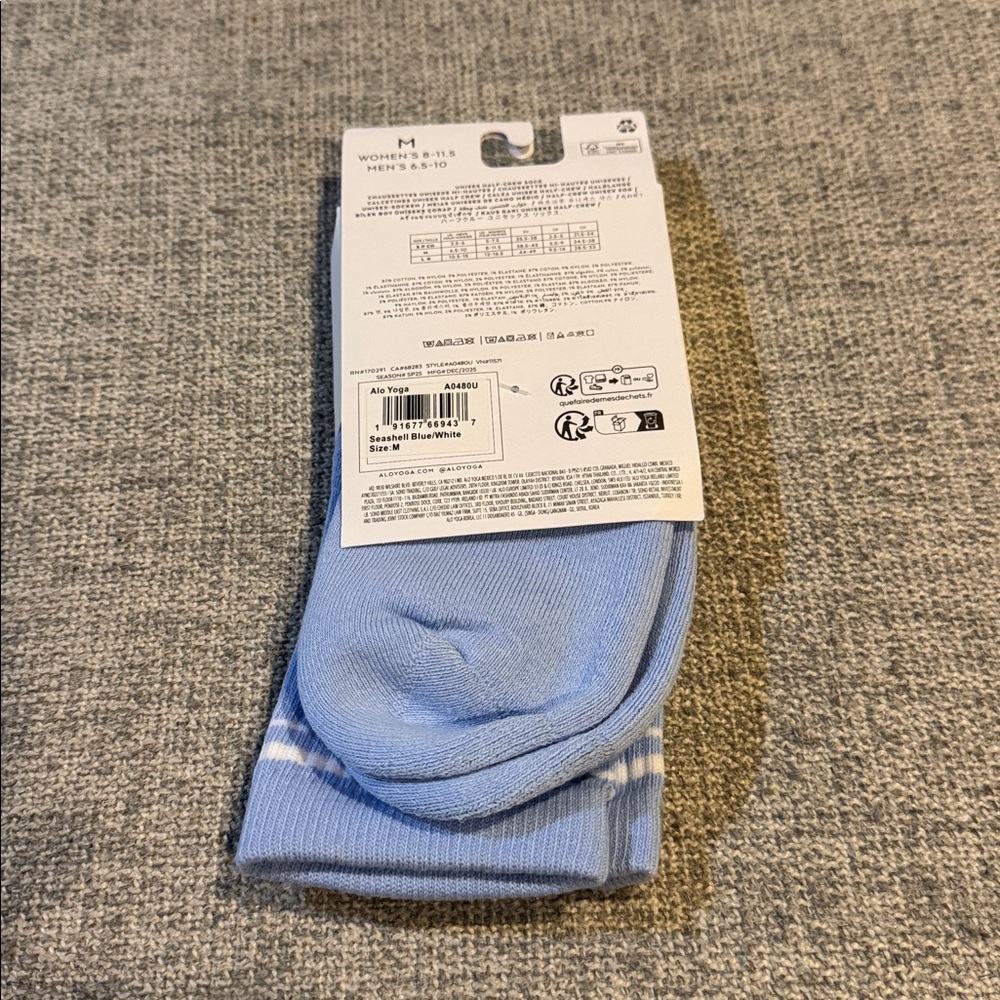 NWT. ALO Yoga Seashell Blue Half-Crew Throwback Socks Size Medium - Picture 3 of 4